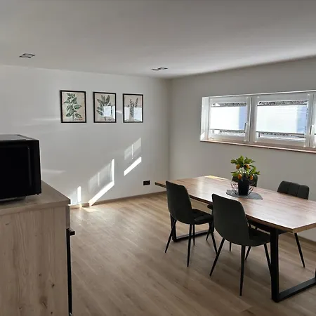 In Miesenbach Apartment
