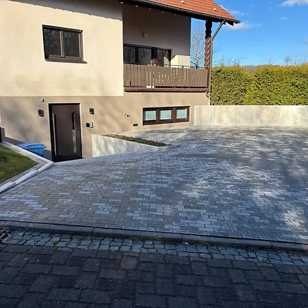 In Miesenbach Apartman